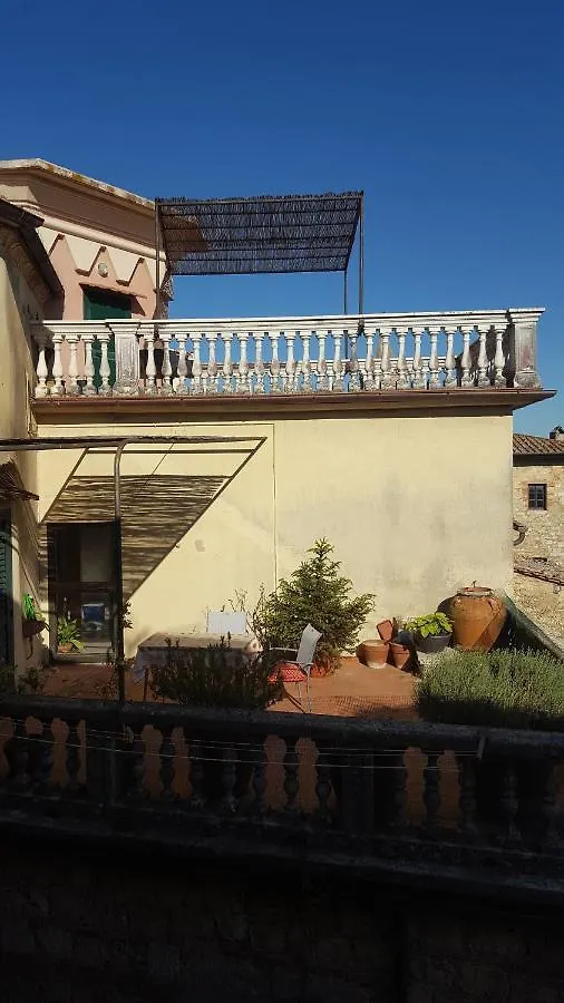 Mansarda con solarium panoramico su centro storico di Sarteano vicino alle famose terme della Val d'Orcia